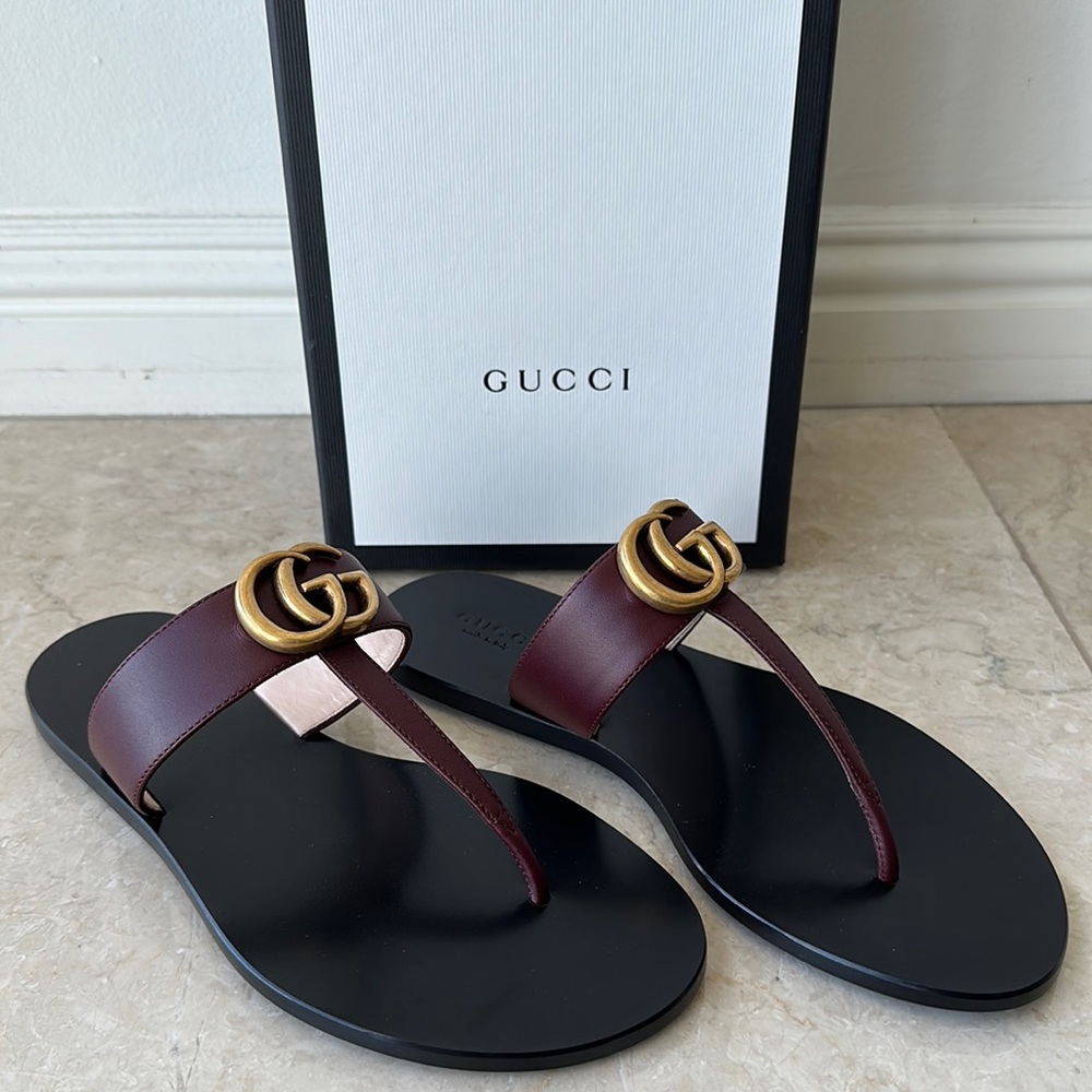 Gucci Bordeau Leather Thong Sandals with Double G in size 36
